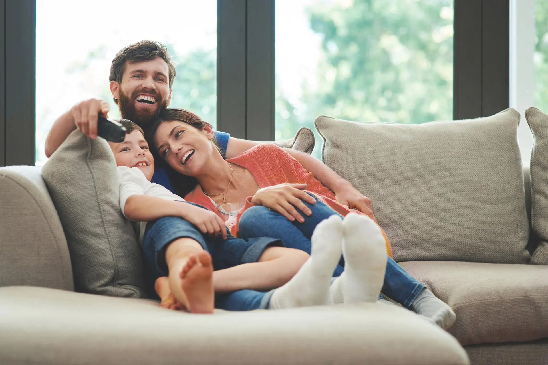 cozy-family-GettyImages-1252670060